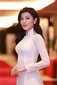 女主叫慕依依男主叫顾景琛